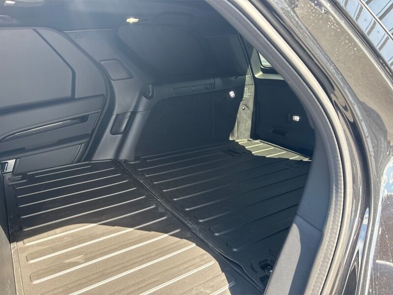 More views of Land Rover Discovery