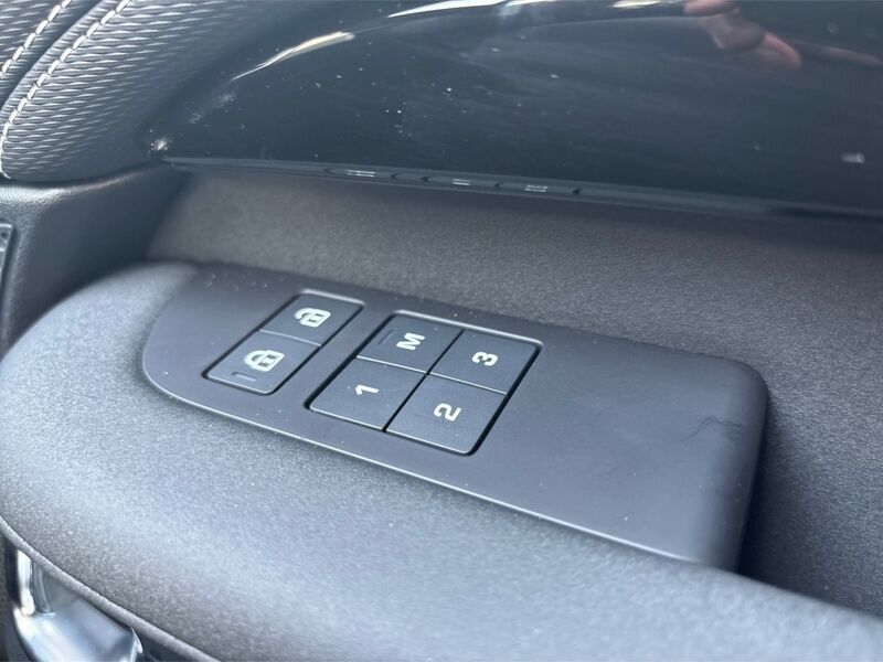 More views of Land Rover Discovery
