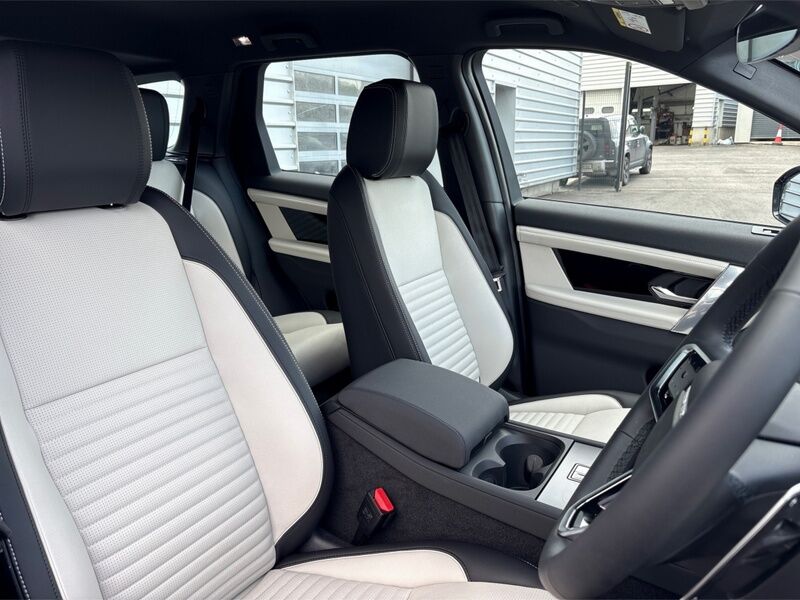 More views of Land Rover Discovery Sport