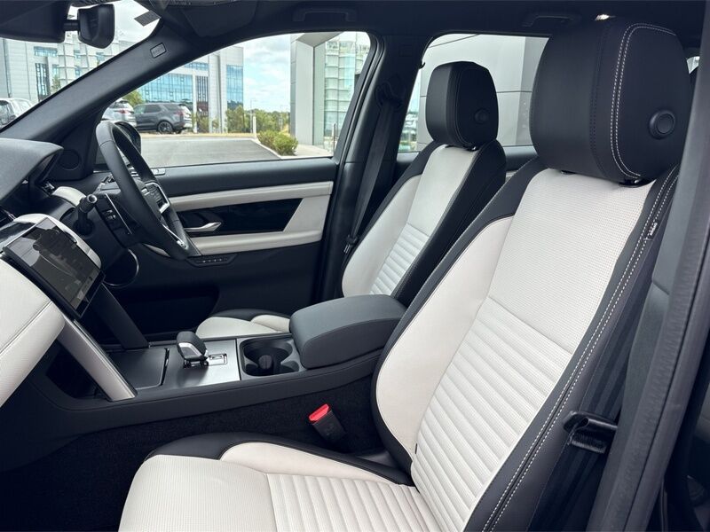 More views of Land Rover Discovery Sport