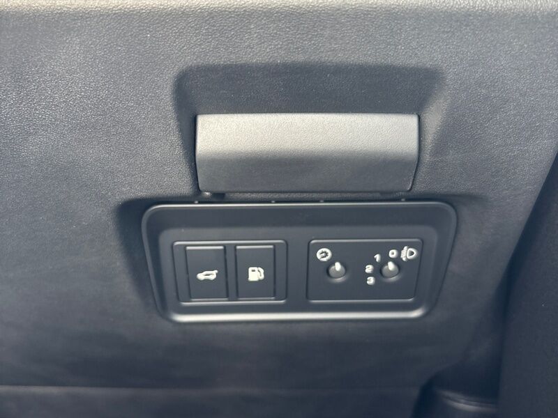 More views of Land Rover Discovery Sport