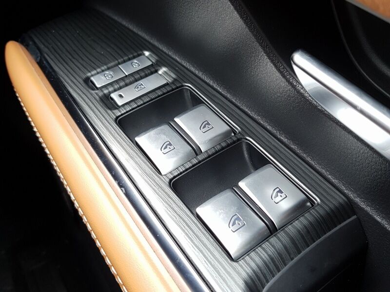 More views of Mazda 6e