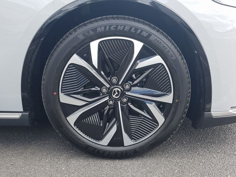 More views of Mazda 6e
