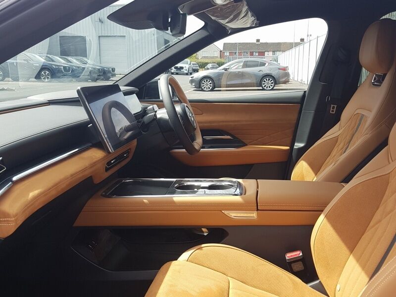 More views of Mazda 6e