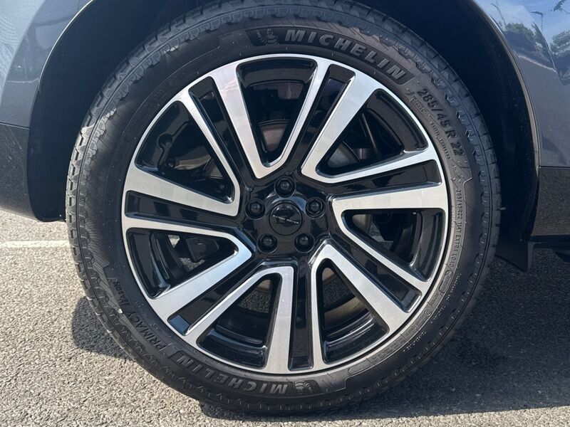 More views of Land Rover Range Rover