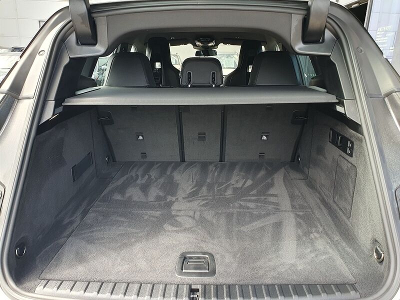 More views of BMW iX