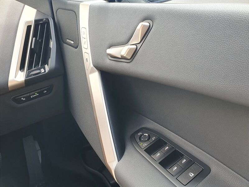 More views of BMW iX
