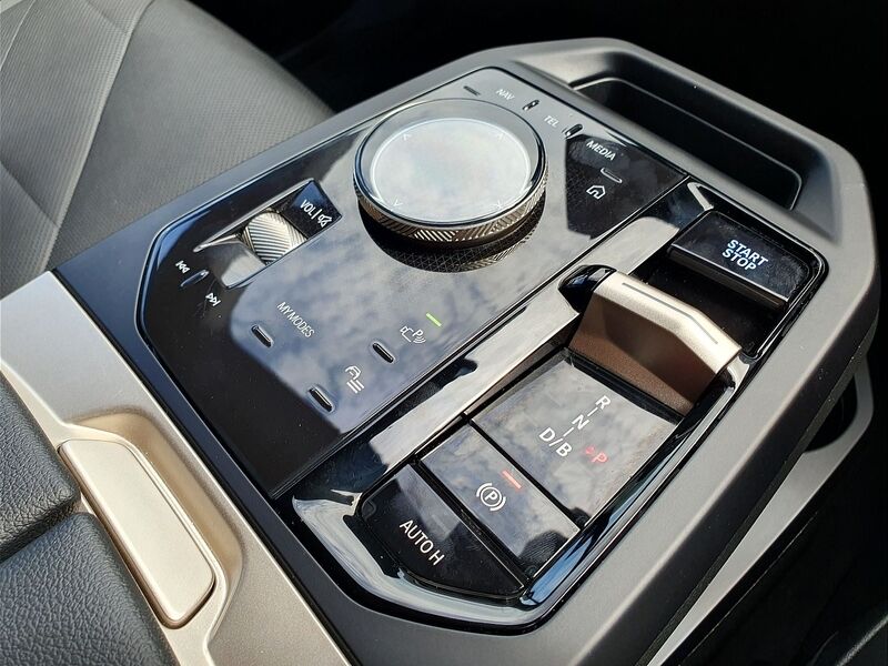 More views of BMW iX