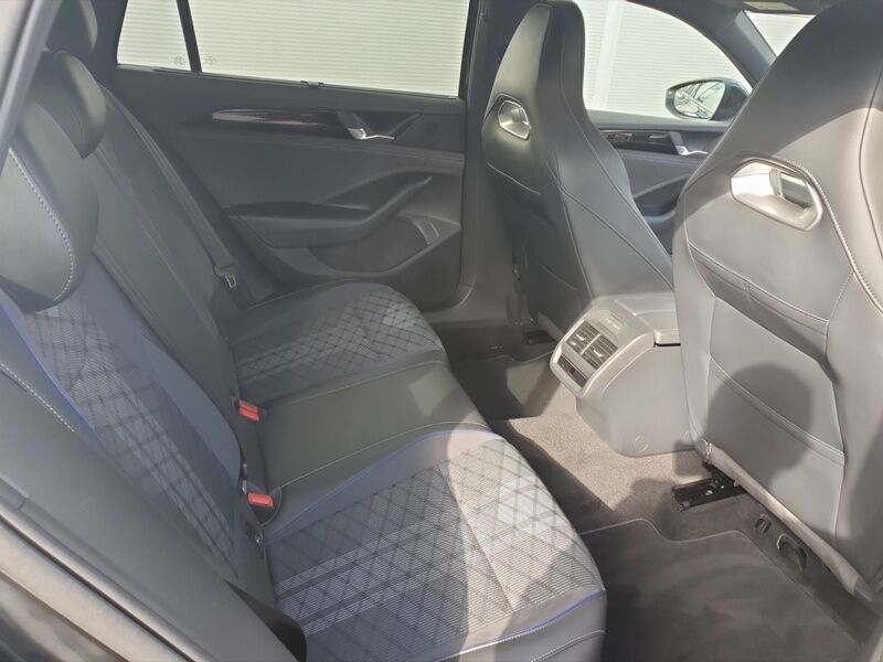 More views of Volkswagen Passat