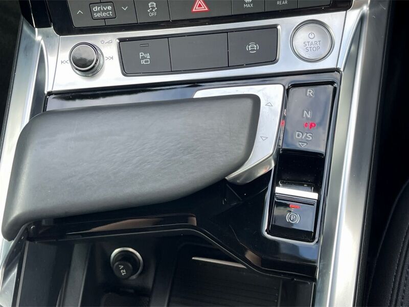 More views of Audi e-tron