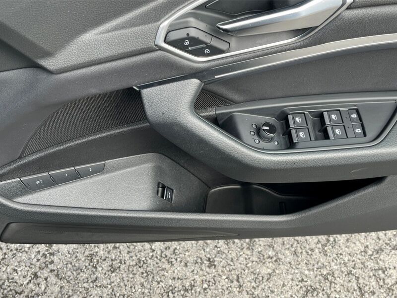 More views of Audi e-tron