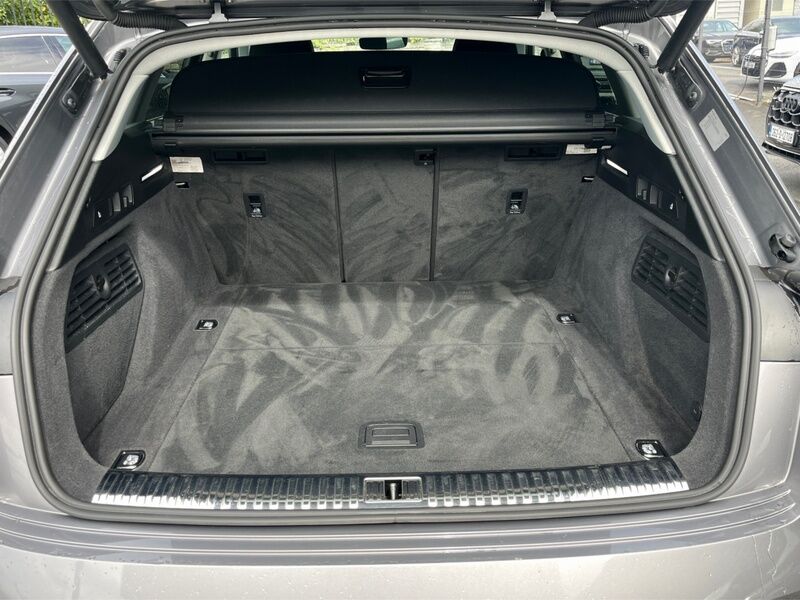 More views of Audi e-tron