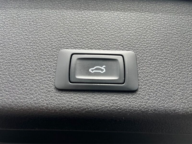 More views of Audi e-tron
