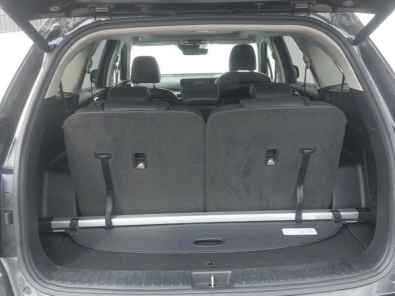 More views of Kia Sorento