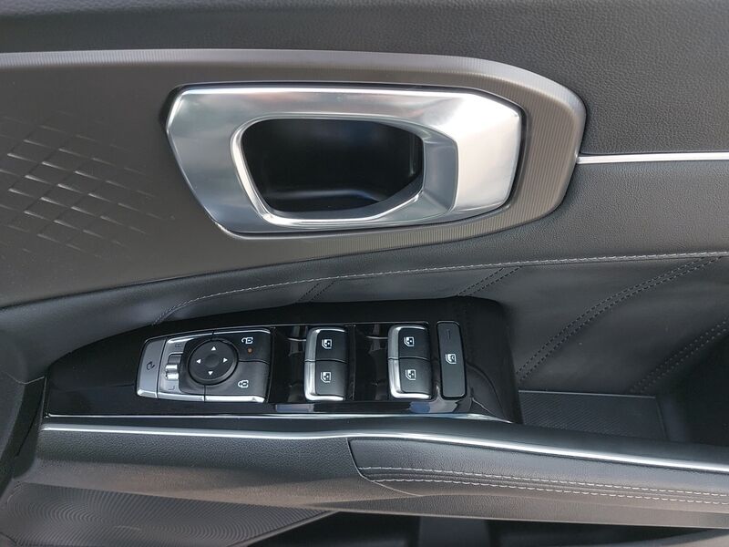 More views of Kia Sorento