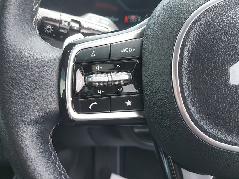 More views of Kia Sorento