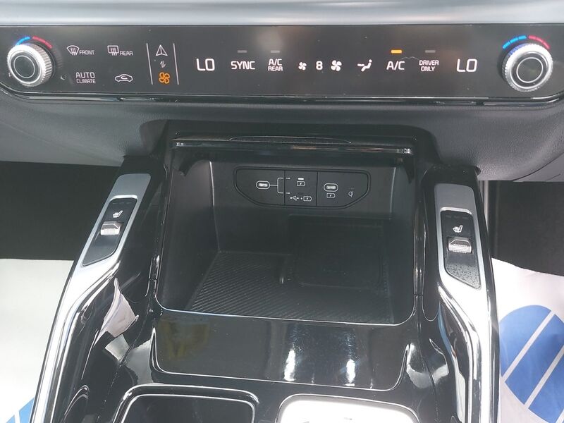 More views of Kia Sorento