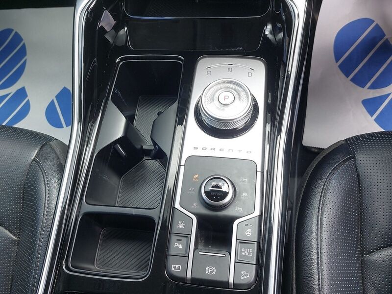 More views of Kia Sorento