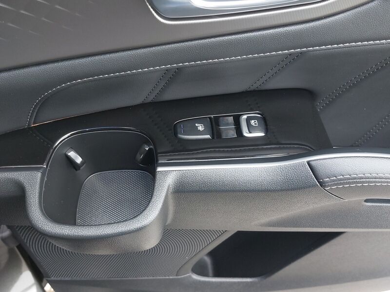 More views of Kia Sorento