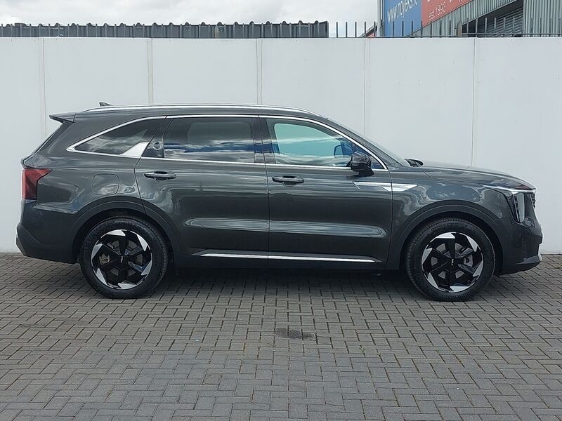 More views of Kia Sorento