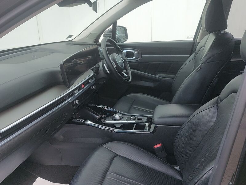 More views of Kia Sorento