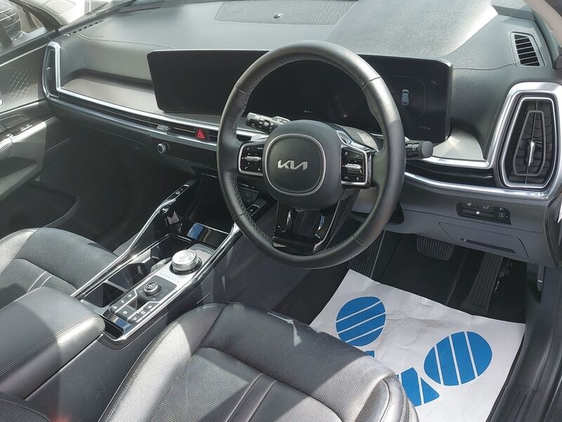 More views of Kia Sorento
