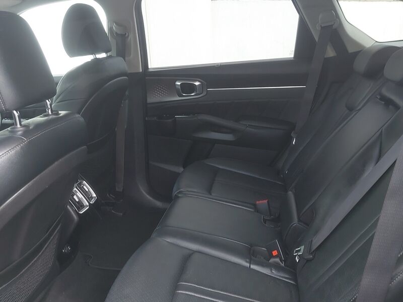 More views of Kia Sorento