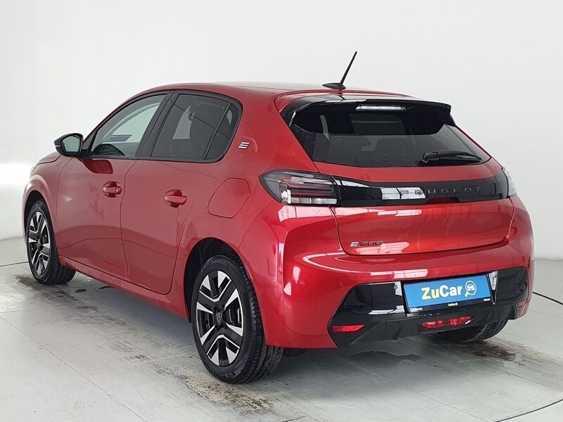 More views of Peugeot 208