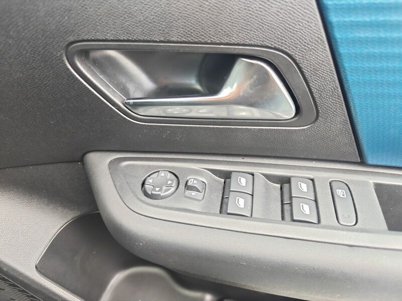 More views of Citroen e-C4