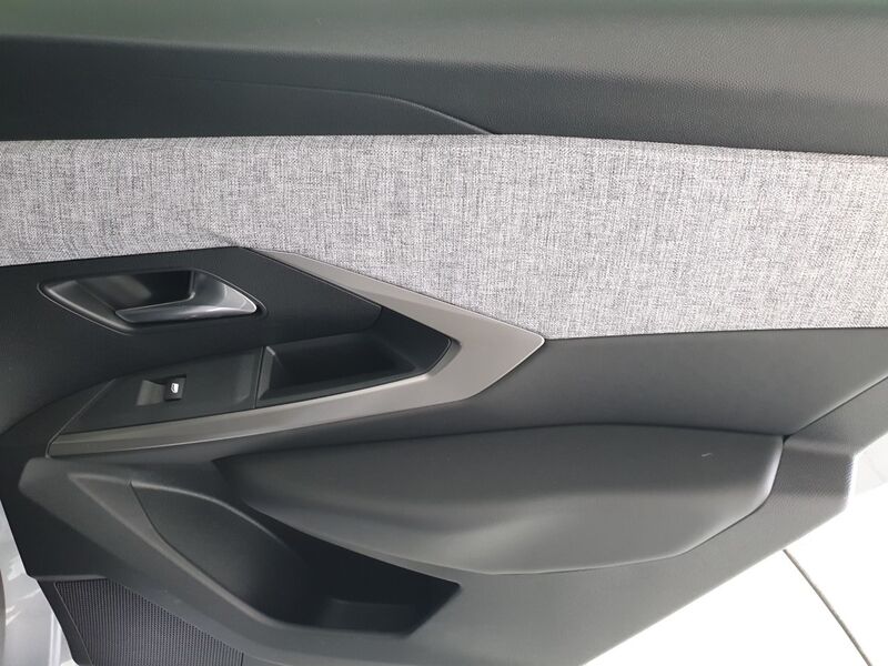 More views of Peugeot 3008