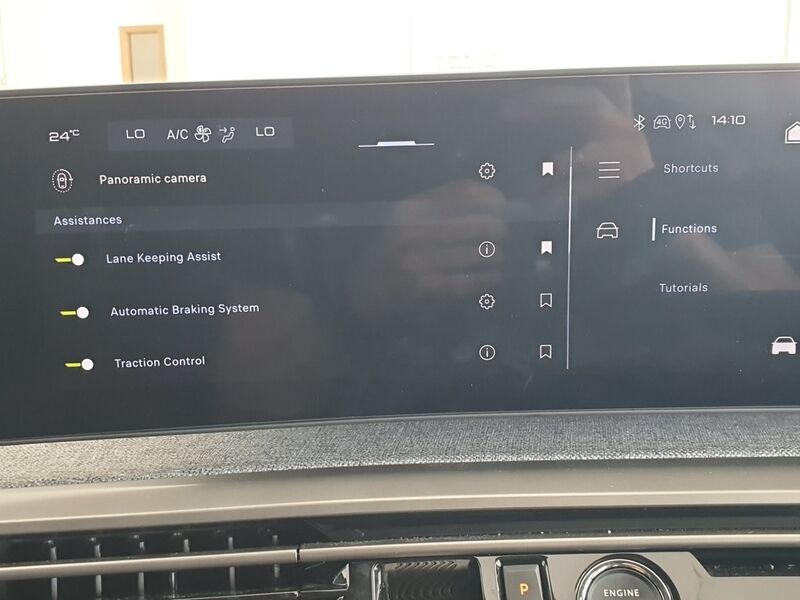 More views of Peugeot 3008