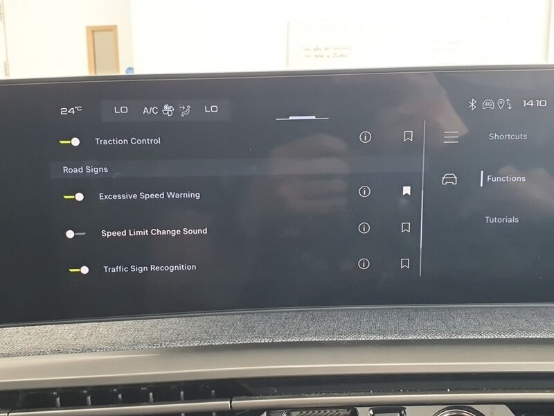 More views of Peugeot 3008