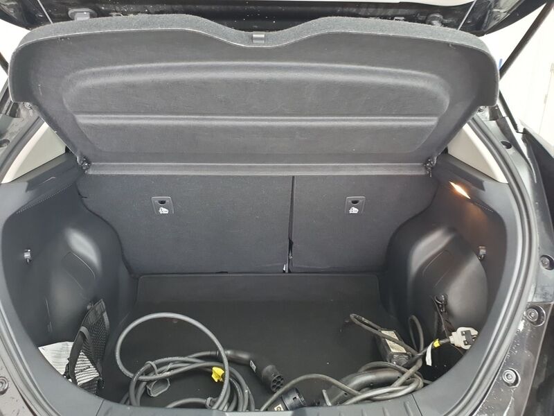 More views of Nissan Leaf