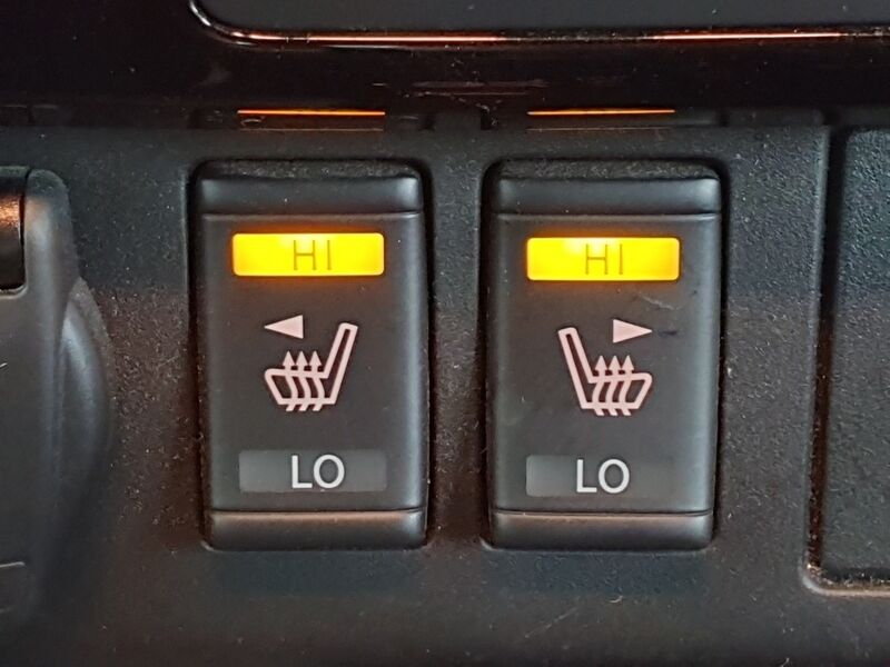 More views of Nissan Leaf