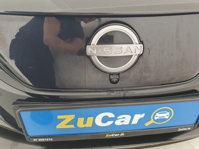 More views of Nissan Leaf
