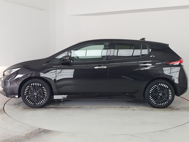 More views of Nissan Leaf
