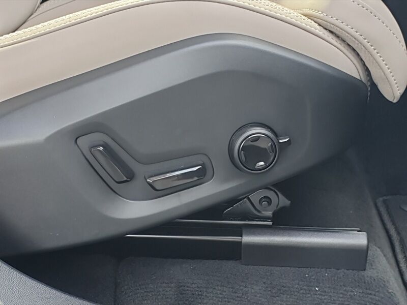 More views of Volvo XC60