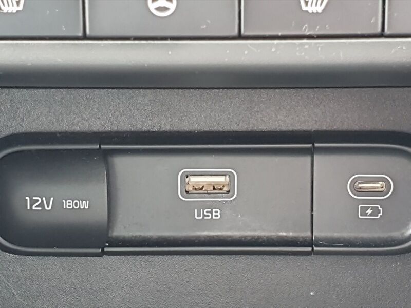 More views of Kia Sportage