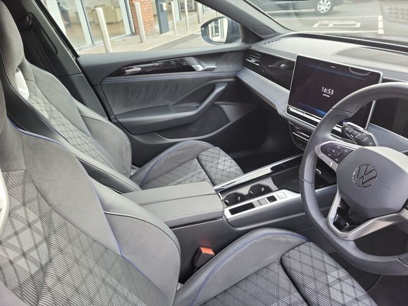 More views of Volkswagen Passat