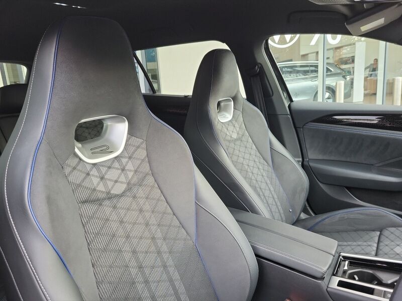 More views of Volkswagen Passat