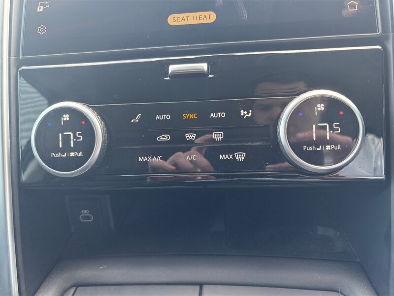 More views of Land Rover Discovery