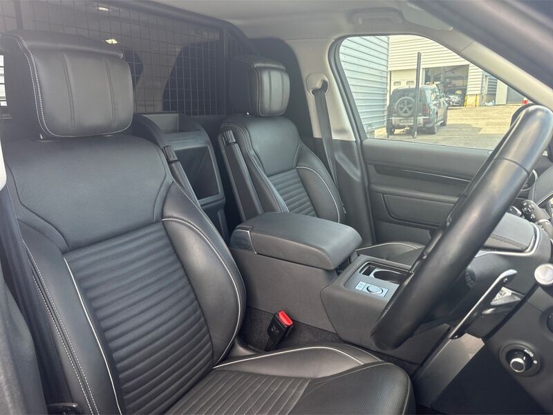 More views of Land Rover Discovery