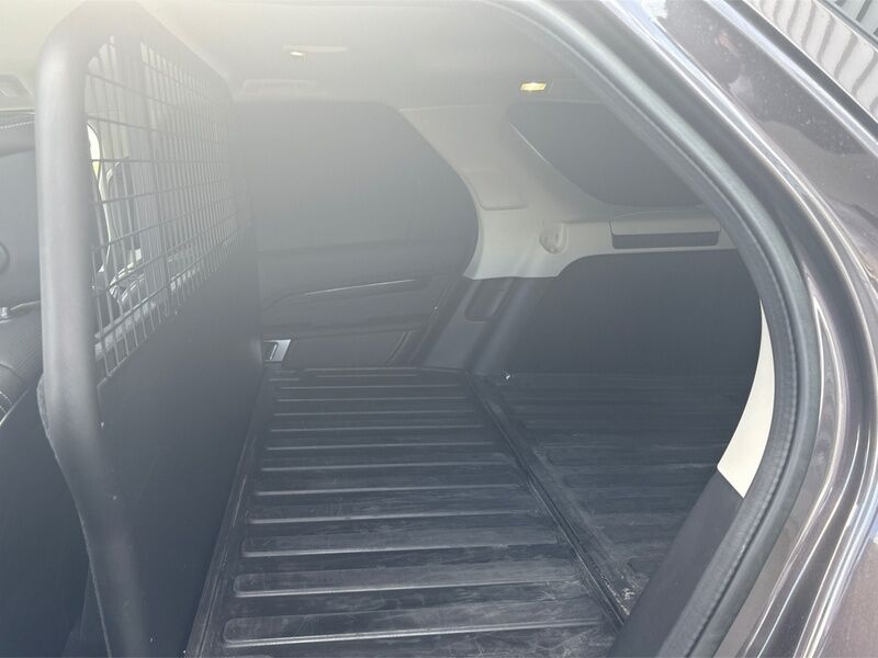 More views of Land Rover Discovery
