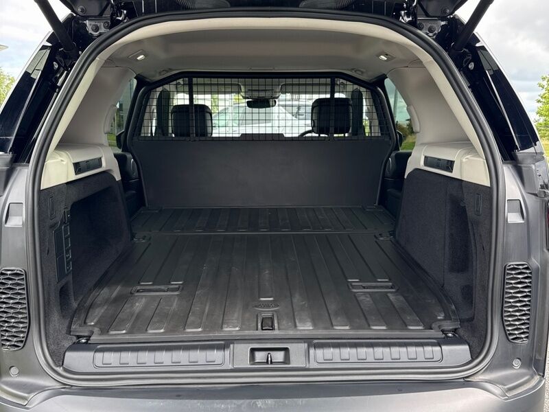 More views of Land Rover Discovery