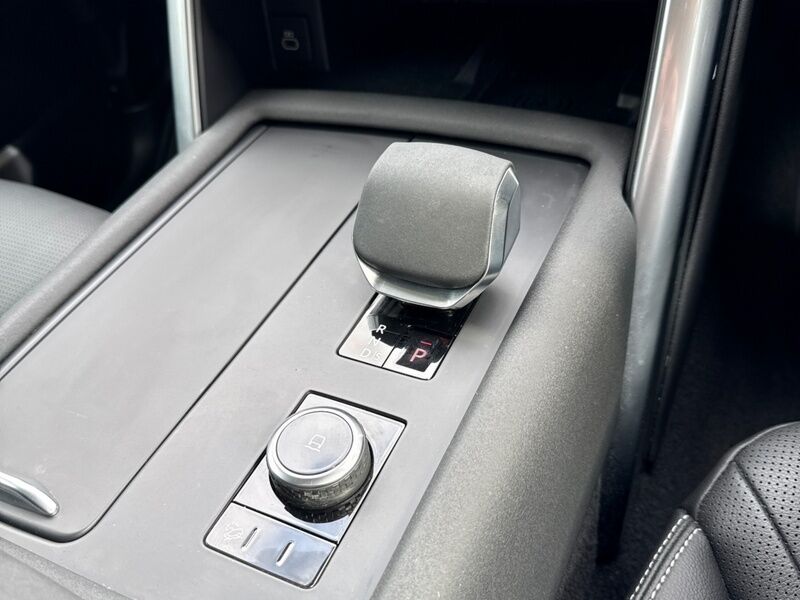 More views of Land Rover Discovery