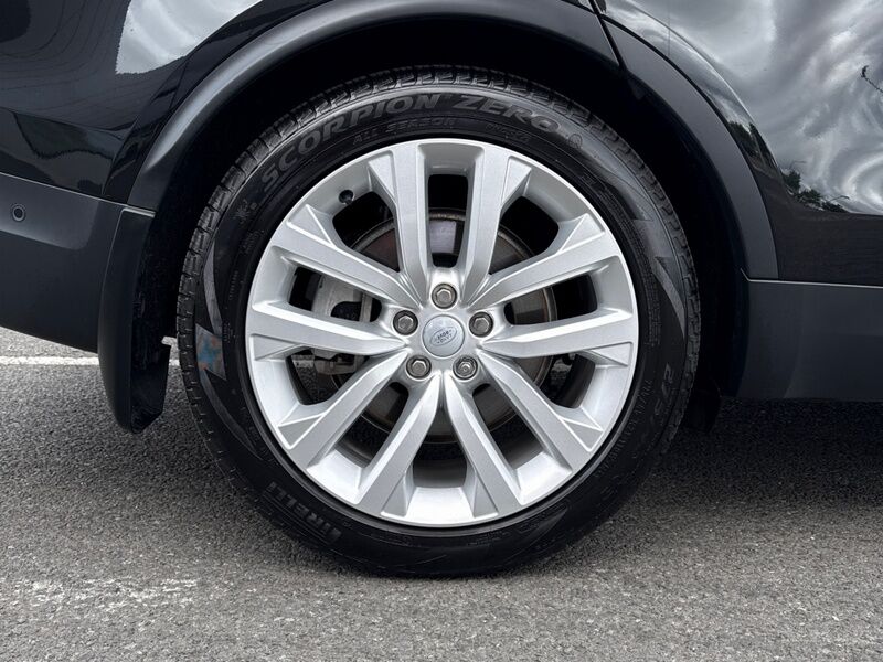 More views of Land Rover Discovery