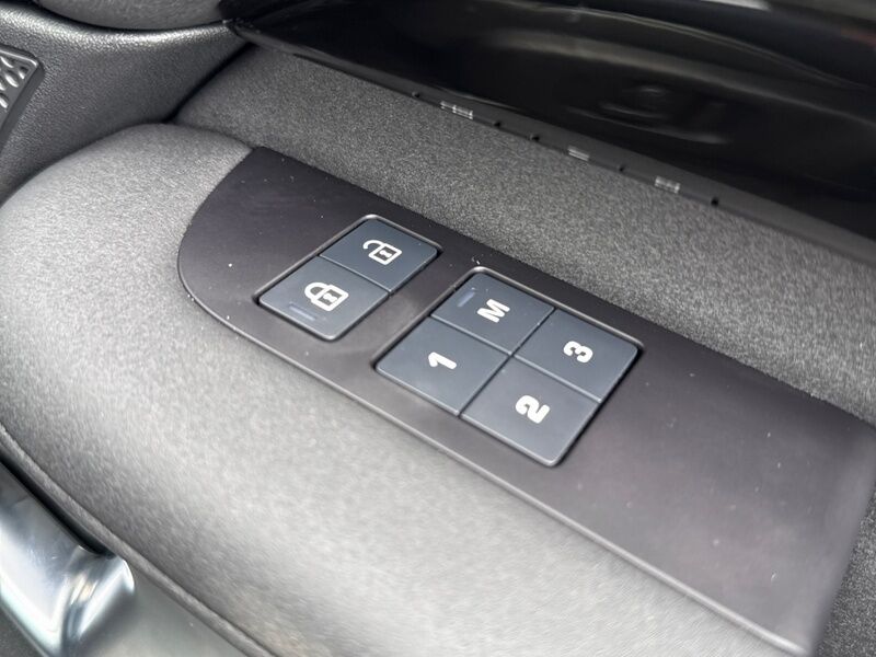 More views of Land Rover Discovery