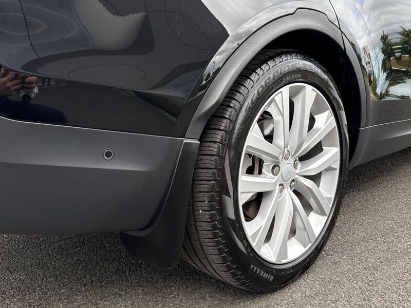 More views of Land Rover Discovery