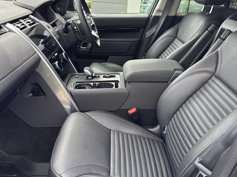 More views of Land Rover Discovery