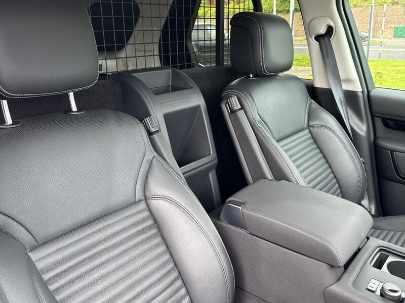More views of Land Rover Discovery